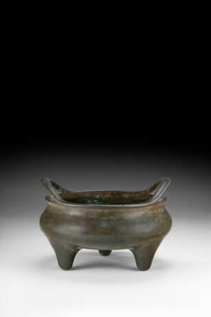 A LARGE DATED BRONZE TRIPOD CENSER AND STAND - photo 3
