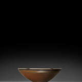 A RARE DING PERSIMMON-GLAZED HEXAFOIL BOWL - фото 3