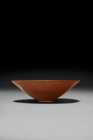 A YAOZHOU PERSIMMON-GLAZED CONICAL BOWL - photo 2