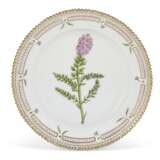 TWELVE ROYAL COPENHAGEN PORCELAIN ‘FLORA DANICA’ SALAD OR DESSERT PLATES - Foto 2