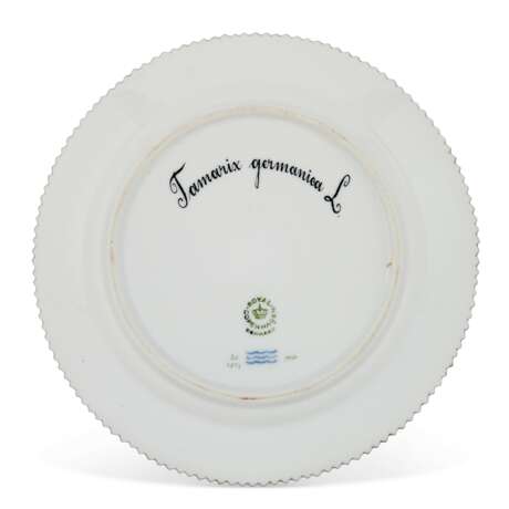 TWELVE ROYAL COPENHAGEN PORCELAIN ‘FLORA DANICA’ SALAD OR DESSERT PLATES - фото 3