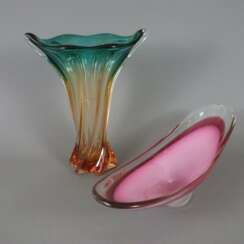 Große Glasschale und Vase