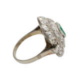 Belle Epoque Ring mit Smaragd und Diamanten - photo 3