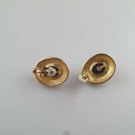 Ein Paar Vintage-Ohrclips -CINER / USA, Metall vergoldet, gewölbte Ovalform mit Kordeldekor und schwarzem Cabochon, signiert, Dm. ca. 3,5 cm, Gesamtgewicht ca. 35,7 g - Foto 4
