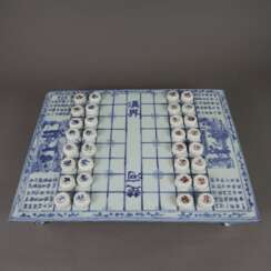 Xiangqi-Brettspiel und 32 Spielsteine (chinesisches Schach)