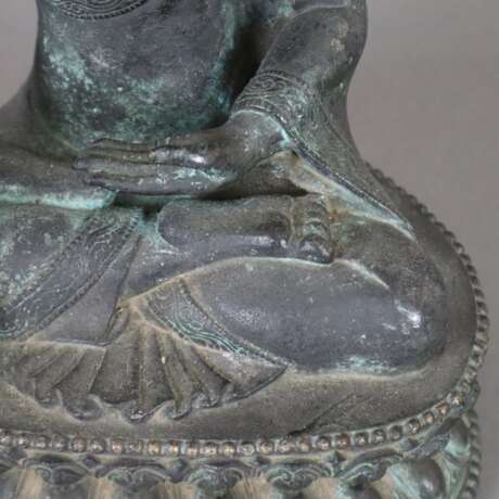 Figur des sitzenden Buddha Shakyamuni - фото 6