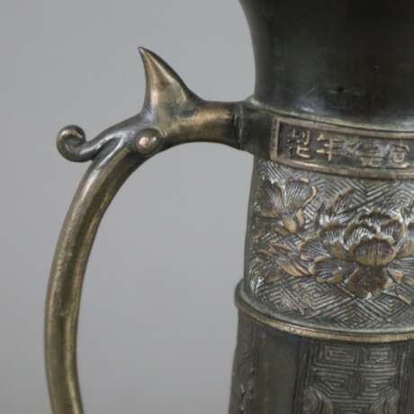 Hu-förmige Vase im archaischen Stil - photo 8