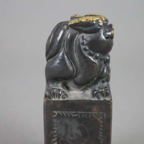 Figürlicher Bronzestempel - Foto 3