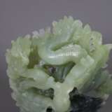 Jadeskulptur mit Drachenmotiven - photo 2
