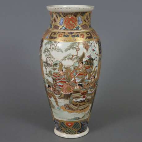 Satsuma-Vase mit Szenen aus dem alten Japan - photo 1
