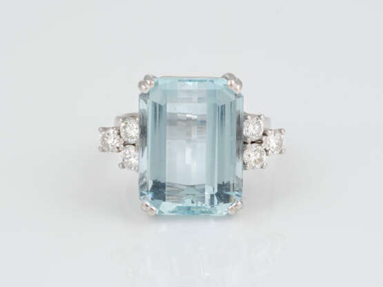 AQUAMARIN-RING MIT DIAMANTBESATZ - photo 1