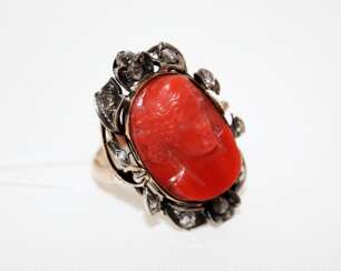 Ring with coral and diamonds