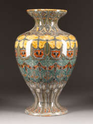 GROSSE JUGENDSTIL-VASE MIT FLORALEM DEKOR