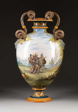 GROSSE SCHLANGENHENKELVASE MIT MYTHOLOGISCHEN MOTIVEN - Foto 2