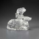 A VERY RARE AND FINELY CARVED ROCK CRYSTAL `STAG AND GONG` GROUP - фото 2