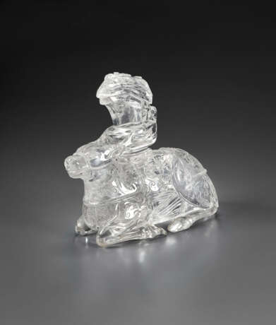 A VERY RARE AND FINELY CARVED ROCK CRYSTAL `STAG AND GONG` GROUP - фото 3