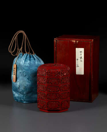 A CARVED RED LACQUER OCTAGONAL FOUR-TIERED BOX AND COVER - фото 4