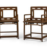 A PAIR OF HUANGHUALI LOW-BACK ARMCHAIRS - фото 1
