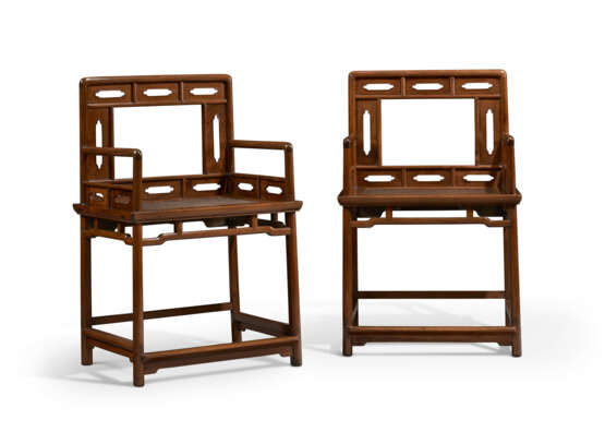 A PAIR OF HUANGHUALI LOW-BACK ARMCHAIRS - фото 2