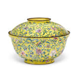 A PAINTED ENAMEL YELLOW-GROUND BOWL AND COVER - фото 2