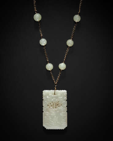 A PALE-GREENISH WHITE JADE RECTANGULAR PENDANT - Foto 1