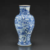 A VERY RARE AND SUPERBLY DECORATED BLUE AND WHITE `WEST LAKE` VASE, GUANYIN ZUN - photo 2