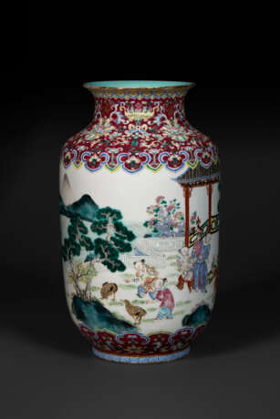 A FAMILLE ROSE LANTERN-SHAPED VASE WITH BOYS IN A LANDSCAPE - фото 1