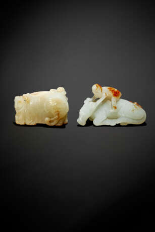 TWO WHITE AND RUSSET JADE ANIMAL CARVINGS - Foto 2