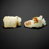 TWO WHITE AND RUSSET JADE ANIMAL CARVINGS - Foto 3