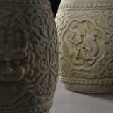 A RARE PAIR OF IMPERIAL CARVED WHITE MARBLE DRUM STOOLS - photo 3