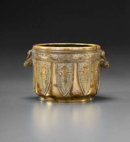 A WELL-CAST BRONZE CYLINDRICAL `ARCHAISTIC` CENSER - фото 2