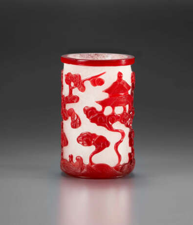 A RED-OVERLAY BUBBLE-SUFFUSED GLASS BRUSH POT - photo 2