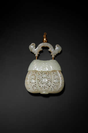 A PALE GREENISH-WHITE JADE RETICULATED `LOTUS` PARFUMIER - Foto 1