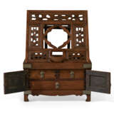 A HUANGHUALI DRESSING CASE WITH FOLDING MIRROR STAND - Foto 4