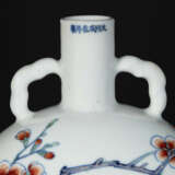 AN EXQUISITE AND VERY RARE SMALL DOUCAI MOON FLASK - photo 4