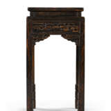 A RARE CARVED SILVER AND GOLD-INLAID BURL-INSET HARDWOOD STAND - photo 2