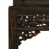 A RARE CARVED SILVER AND GOLD-INLAID BURL-INSET HARDWOOD STAND - photo 4