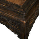 A RARE CARVED SILVER AND GOLD-INLAID BURL-INSET HARDWOOD STAND - photo 5