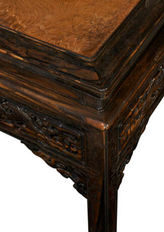 A RARE CARVED SILVER AND GOLD-INLAID BURL-INSET HARDWOOD STAND - photo 5