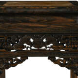 A RARE CARVED SILVER AND GOLD-INLAID BURL-INSET HARDWOOD STAND - photo 6