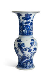 A BLUE AND WHITE &#39;PHOENIX TAIL&#39; VASE