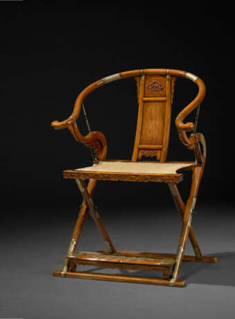 AN EXCEPTIONAL AND VERY RARE HUANGHUALI FOLDING CHAIR - photo 2