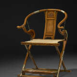 AN EXCEPTIONAL AND VERY RARE HUANGHUALI FOLDING CHAIR - photo 2
