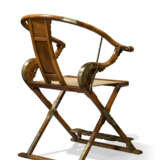 AN EXCEPTIONAL AND VERY RARE HUANGHUALI FOLDING CHAIR - photo 5