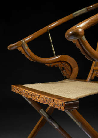 AN EXCEPTIONAL AND VERY RARE HUANGHUALI FOLDING CHAIR - photo 9