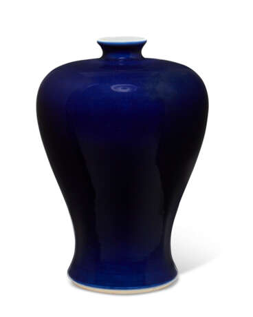 A LARGE BLUE-GLAZED VASE, MEIPING - Foto 2