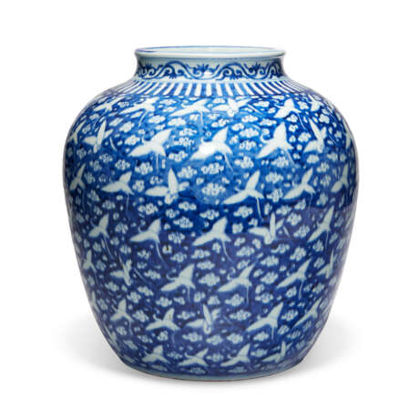 A LARGE BLUE AND WHITE REVERSE-DECORATED `CRANES` JAR - photo 2