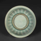 A RARE SMALL BISCUIT-RESERVED LONGQUAN CELADON `TWIN-FISH` DISH - photo 2