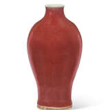 A SMALL COPPER-RED-GLAZED VASE, MEIPING - photo 2