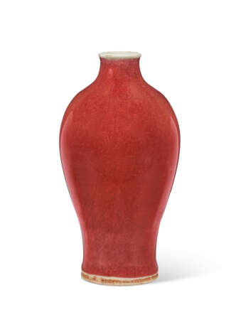 A SMALL COPPER-RED-GLAZED VASE, MEIPING - photo 2